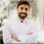 Chef de cuisine étoilé passionné est prêt à transmettre son savoir-faire